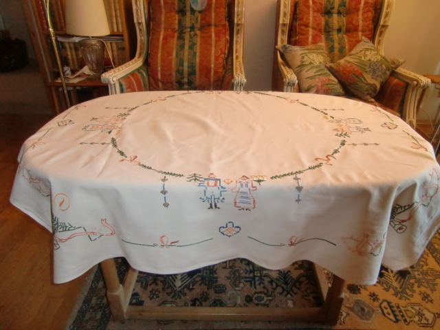 M734M Nice vintage christmas Tablecloth